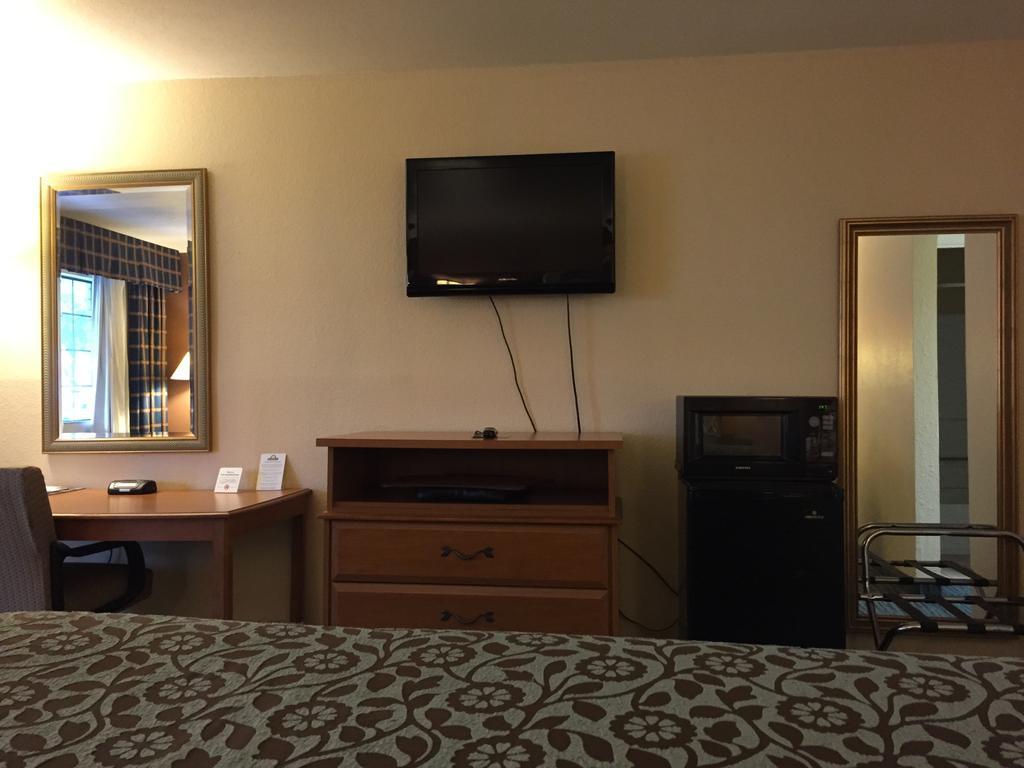 Days Inn By Wyndham New Braunfels Room photo