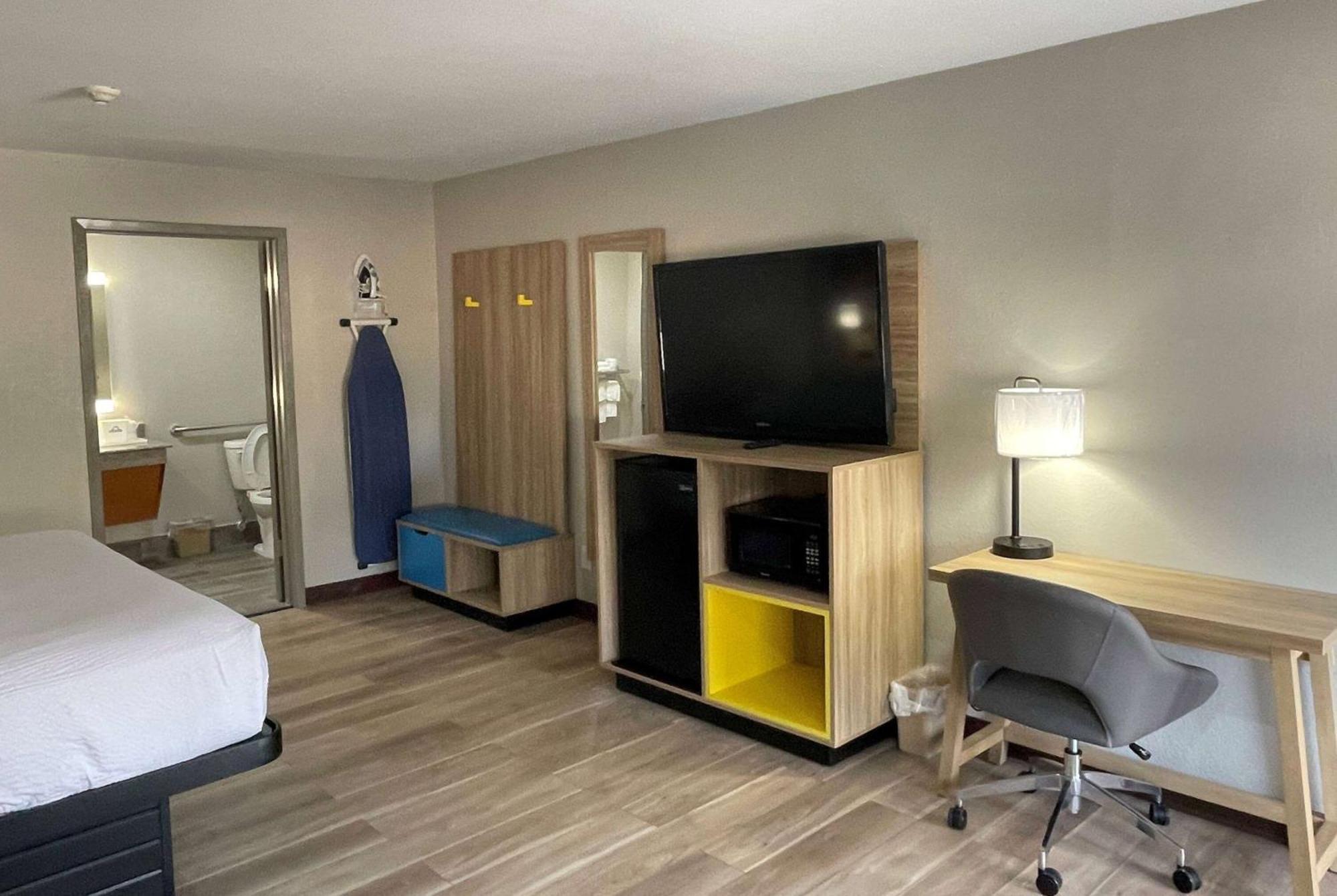Days Inn By Wyndham New Braunfels Exterior photo